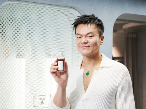『虹プロ2』で訪日中のJ.Y.Parkが渋谷に出現！自ら手掛けたコスメブランドを“猛プッシュ”