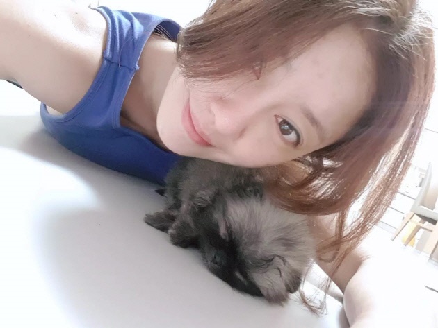 娘と息子を持つJewelry出身のイ・ジヒョン、「子犬が新しい家族に」と伝えて批判殺到のワケ