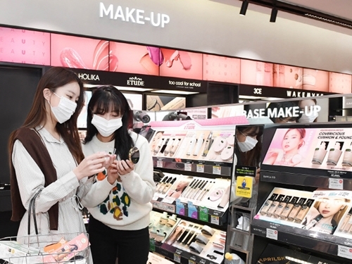 “脱マスク”の次は“ソーシャルディスタンス解除”…売上増加で韓国の景気も回復の兆し
