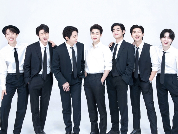 防弾少年団 継続フォト カムバまで残り7日！BTSがデビュー9周年記念“家族写真”を公開