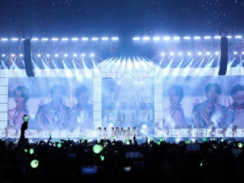 風船、電光掲示板、寄付、“ストリーミング総攻撃”…時代と共に進化するK-POPファン文化のイマ