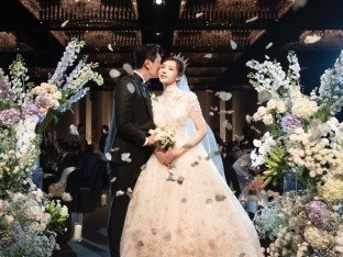 「3人での入場」結婚前の妊娠を堂々と発表していた韓国女優、幸せいっぱいの結婚式写真を公開
