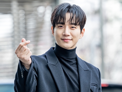 2PMイ・ジュノ、ついに本日（8月12日）からファンコンを開催！夏の夜を一瞬でロマンチックに