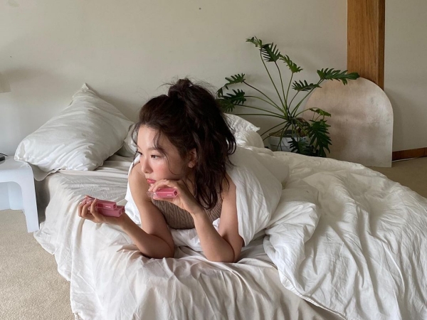 「これは事件です」Red Velvetスルギ、ベッドで見せた健康的でラブリーな魅力！ハートを鷲掴み【PHOTO】