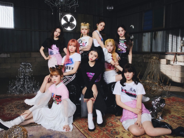 NiziU、初の単独ツアー「NiziU Live with U 2022 “Light it Up”」最終公演のライブ･ビューイングが決定！！