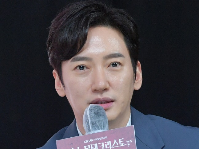 麻薬投薬の疑いで逮捕の韓国俳優が容疑を全面否定。住宅街徘徊、嘔吐の跡も「抗うつ剤の影響」