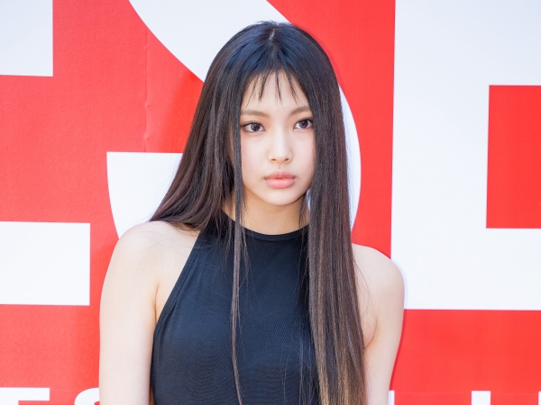 【独自写真】14歳で169cm！NewJeans“最年少”ヘイン、ファッションイベントに颯爽と登場