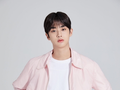 『PRODUCE X 101』参加の俳優キム・ミンギュ、Netflix『ザ・ファビュラス』でモデル志望の学生に変身