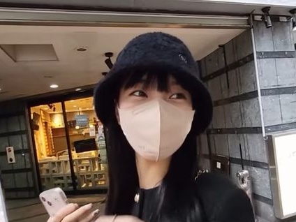 “国民の初恋”スジ、東京を満喫する姿が話題に！変装してもバレバレな美貌…