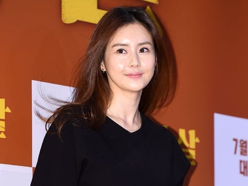 “財閥家の嫁”から一転…生活苦で離婚訴訟中の韓国女優、所属事務所との契約終了「再契約しない」