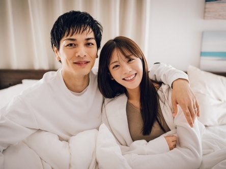 帰ってきた『私たち結婚しました4』！“15歳差”久保田悠来×貴島明日香、結婚生活初日からベッドイン…