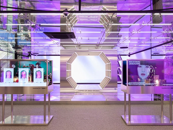 SMエンタ独自の世界観“KWANGYA”を具現化したストア、韓国ソウルにオープン！未来を感じさせる空間