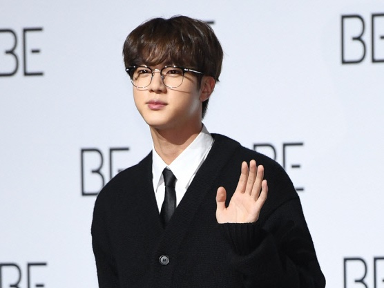 BTS・JIN、本日（12月13日）入隊…最後までファンに残した“プレゼント”の数々