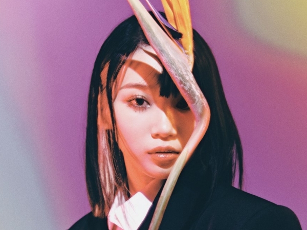 「別人みたい…」LE SSERAFIMチェウォン、ファッション誌単独登場で見せた“衝撃のビジュアル”【PHOTO】