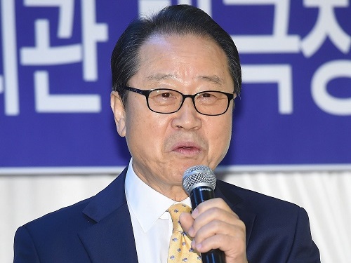 「もうすぐ80歳の私がなぜ…」“朝の顔”と知られた韓国ベテランタレント、強制わいせつ容疑の心境明かす
