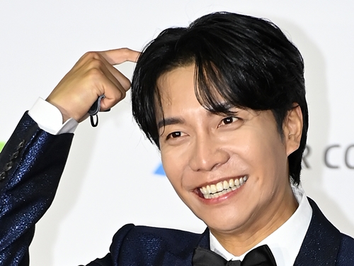 収益未払いで18年間所属した事務所との“決別”を選択したイ・スンギ、わずか1日で公式HPが閉鎖