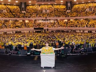 2PMジュノ、“ソロ公演100回”の大記録を武道館で達成！思い出の地でファンからのプレゼントも 