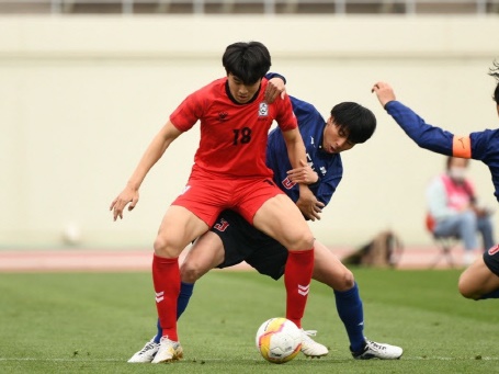 「日本は着実に発展している。しかし…」大学日韓戦で敗北も、韓国監督が選手に感謝を伝えたワケ【現地取材】