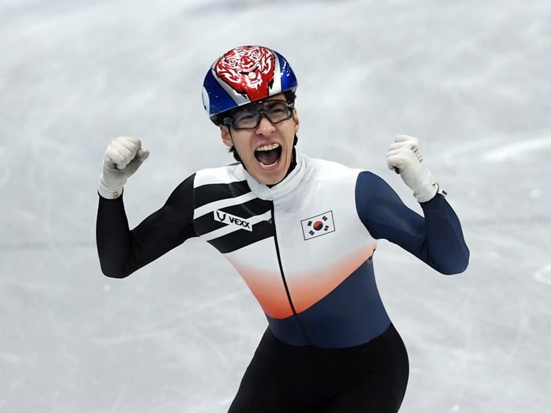 韓国スケート選手、北京五輪でのメダル獲得で「チキン食べ放題」に。大会期間の約束を会長が実現