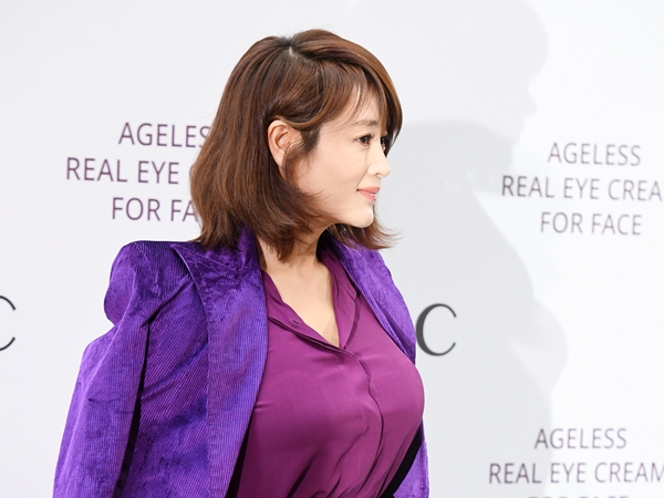 韓国屈指の“色気”を誇るベテラン女優キム・ヘス、どんな衣装も華麗に着こなす圧倒的美貌【PHOTO】