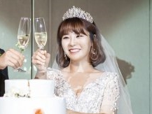 コロナ禍の結婚式が話題集めた韓国の女性芸人、育児中の“あるある”を告白「失くすとこだった…」