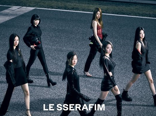 宮脇咲良所属のLE SSERAFIM、デビューアルバムの“怖れ知らず”を体現したコンセプトフォト初公開