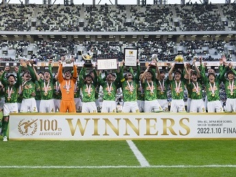 全国高校サッカー選手権決勝、「パーフェクトなゲーム」で青森山田が大津に勝利