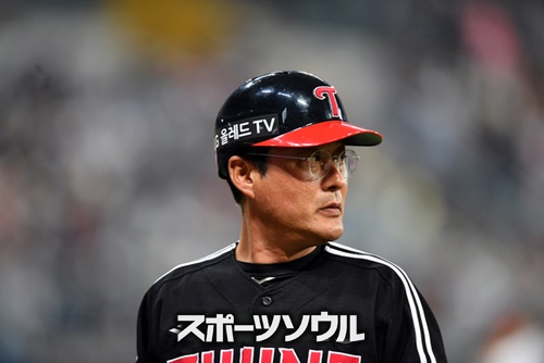 イ・ジョンボム(李鍾範)コーチ