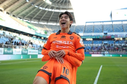 キム・デウォン