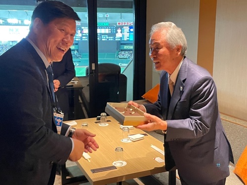 将来的な「韓日交流戦」開催も 日韓球界トップが東京Dで会合「アジア野球発展のために努力しよう」