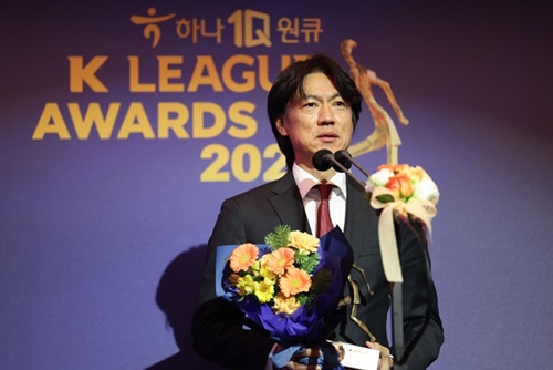 ホン・ミョンボ監督