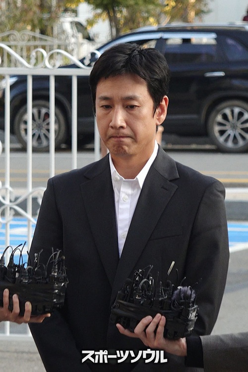 イ・ソンギュンさん