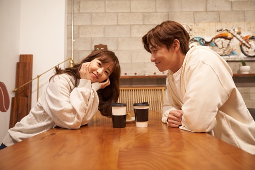 コンクリート・ユートピア、パク・ソジュン、パク・ボヨン