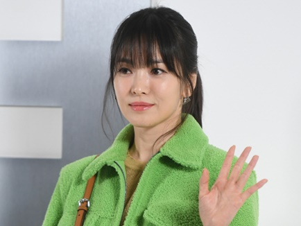女優ソン・ヘギョ、“復讐者”の面影はゼロ！春の香り漂う最新カットで清純美貌が満開に【PHOTO】 
