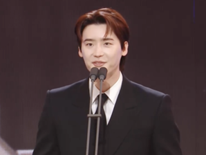 IUとの熱愛公開から1年…俳優イ・ジョンソクが近況を語った!!