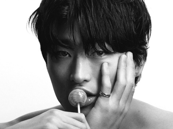 イケメン韓国代表チョ・ギュソンが果敢に上半身を…惚れ惚れする華麗な肉体美SHOTが話題【PHOTO】