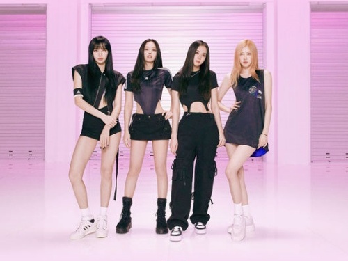 ワールドツアー中のBLACKPINK、パリ追加公演を確定…K-POP女性アーティスト初の会場とは？