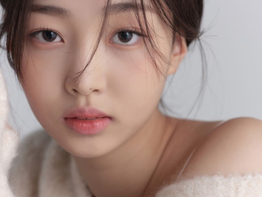 TWICEジヒョの“実妹”！イ・ハウムが芸能事務所と専属契約、女優として本格的にデビュー
