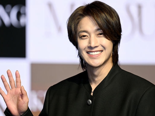 元恋人とのドロ沼裁判に勝利して結婚した韓国版『花男』俳優、久しぶりの新譜でメディアの前に