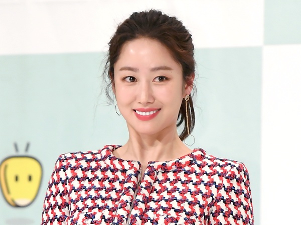 韓国の美人女優、産後半年で脱毛が進行中？“親バカ”な一面をアピール！