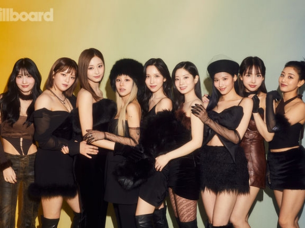 TWICE、米ビルボードでK-POPガールズグループ過去最高の販売量を記録！「ビルボード200」2位