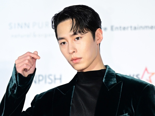 ドラマ『還魂』俳優イ・ジェウク、ドラマの人気は終わらず…現地メディアも熱い取材競争！