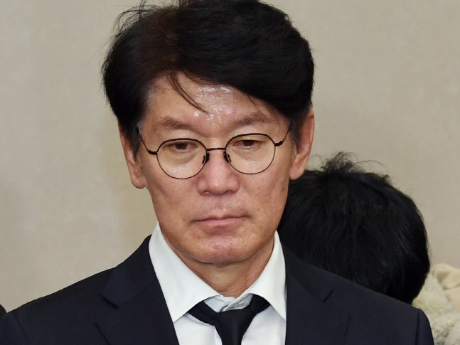 屈辱敗退の韓国代表、監督が帰国後報道陣の前で謝罪「申し訳ございません」…終始暗い表情【WBC2023】