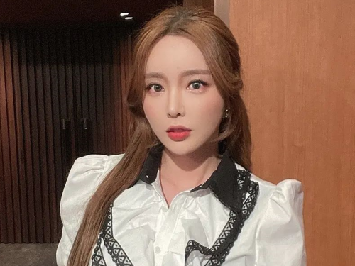 「子供を抱いたまま切羽詰まった状態で…」不倫疑惑も浮上した韓国女性歌手の“神対応”が話題！