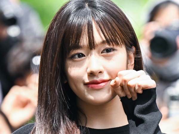 可愛いの大渋滞」IVE・ユジン、首を傾げた上目遣い姿に悩殺されちゃう