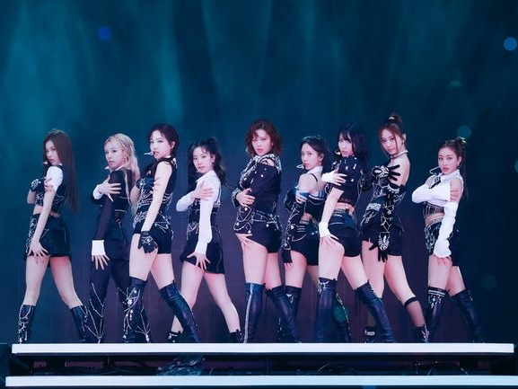 K-POPガールズグループ初の快挙…！ TWICE、大阪・ヤンマースタジアム長居にファンの歓声響く