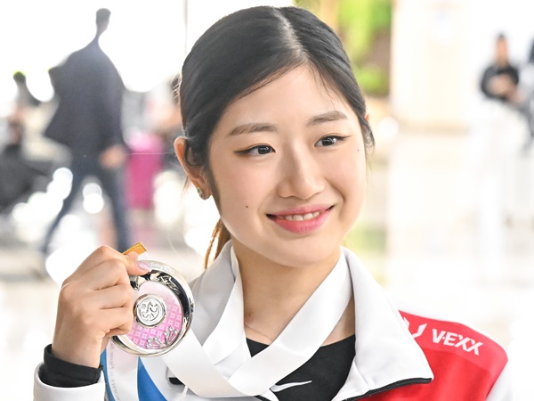 “キム・ヨナ以来の逸材”と呼ばれる18歳…韓国女子フィギュア選手がアイドル顔負けの美貌で話題【PHOTO】