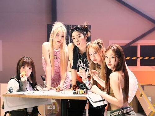 “KARAの後輩”YOUNG POSSEがティザー写真を公開…韓国のニュースターへ