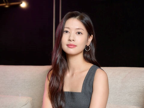 8年ぶりの共演で“親密”に!?女優チョン・ソミン、カン・ハヌルとの関係は「言いたいことを言い合える」【インタビュー】