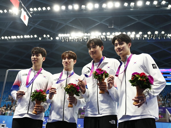 「日本を越えた！」韓国が競泳男子リレー銀メダル獲得に大歓喜なワケ「“ルネッサンス”はまだ続く」【アジア大会】